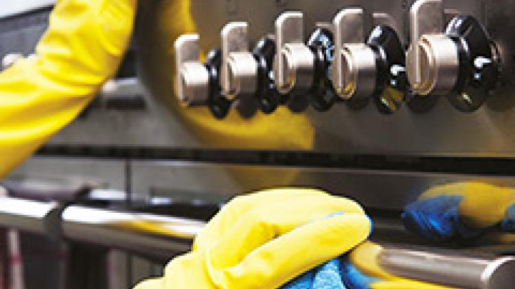 produits d'entretien pour nettoyer un four